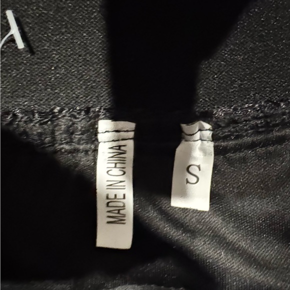 Costume idea - faux feather Elegant Black Skirt - Picture 4 of 5